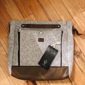 1VoiceNYC felt charging tote
